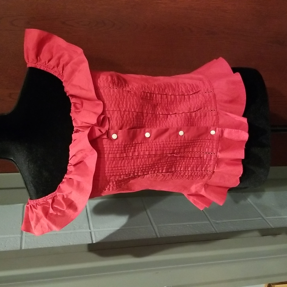 Sleeveless off-shoulder fitted blouse